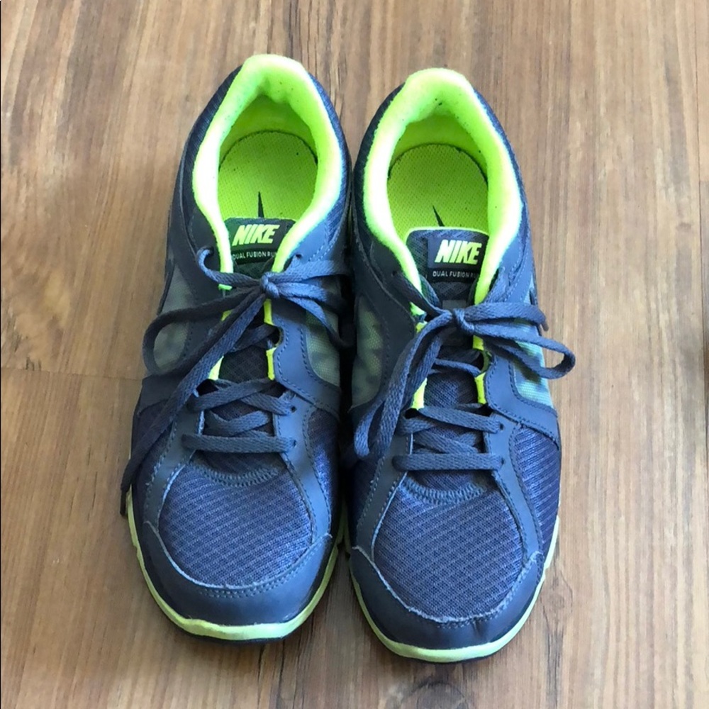 Nike boys shoes dual fusion